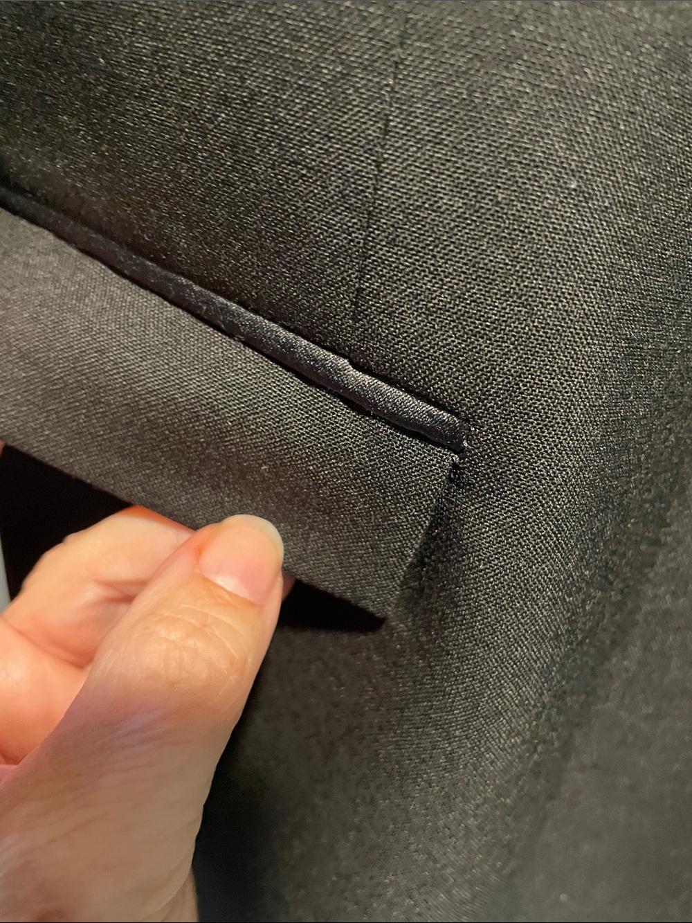 Oscar de la Renta Black Satin Notch Lapel Tuxedo Jacket - Picture 4 of 16